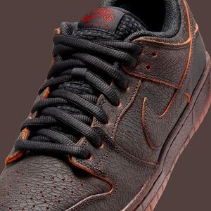 Nike SB dunk
'Krampus' 🔥💣😈🖤
Brand new